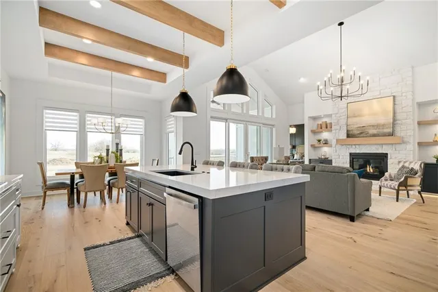 $989,900 | 11233 South Sunray Drive, Olathe, KS 66061