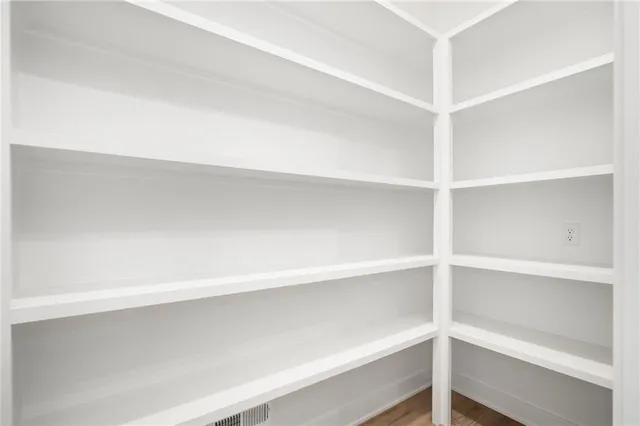 $989,900 | 11233 South Sunray Drive, Olathe, KS 66061