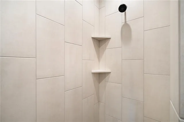 $989,900 | 11233 South Sunray Drive, Olathe, KS 66061