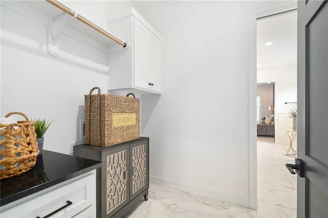 $989,900 | 11233 South Sunray Drive, Olathe, KS 66061