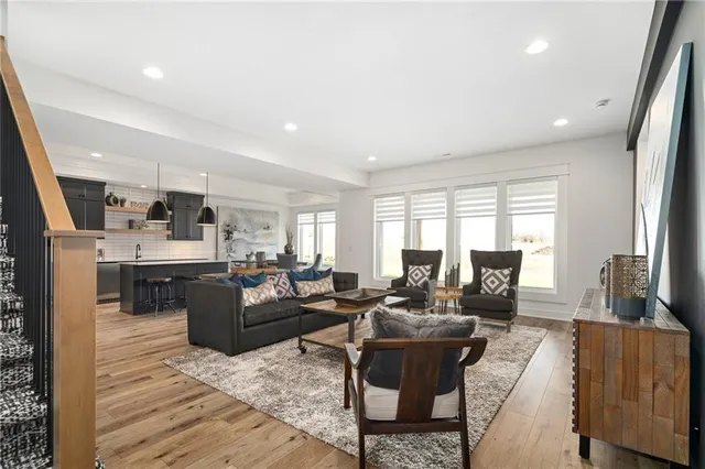 $989,900 | 11233 South Sunray Drive, Olathe, KS 66061