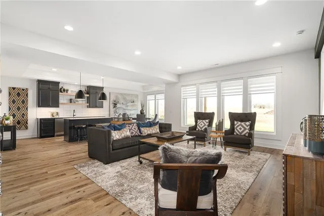 $989,900 | 11233 South Sunray Drive, Olathe, KS 66061