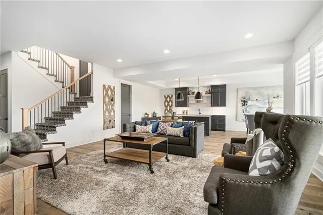 $989,900 | 11233 South Sunray Drive, Olathe, KS 66061