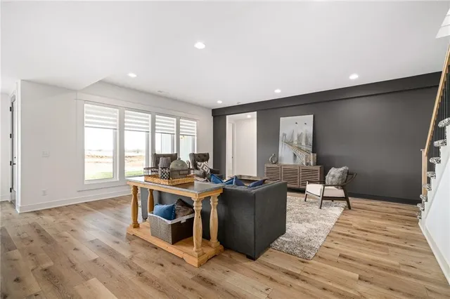 $989,900 | 11233 South Sunray Drive, Olathe, KS 66061