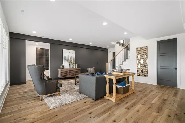 $989,900 | 11233 South Sunray Drive, Olathe, KS 66061