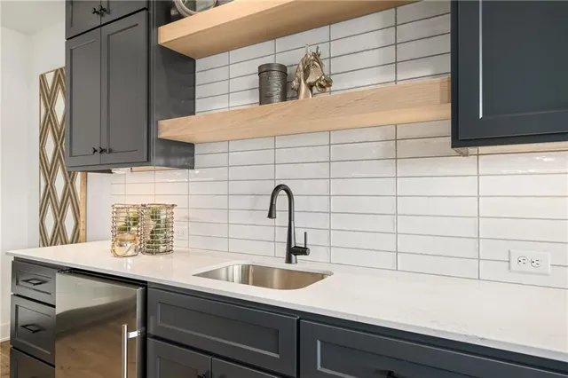 $989,900 | 11233 South Sunray Drive, Olathe, KS 66061