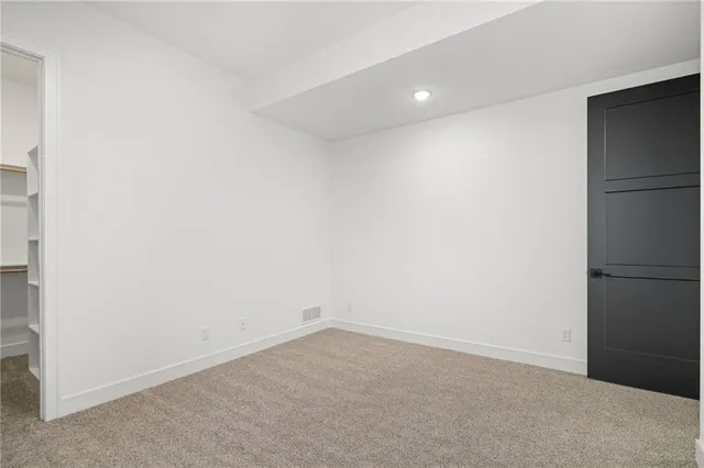 $989,900 | 11233 South Sunray Drive, Olathe, KS 66061