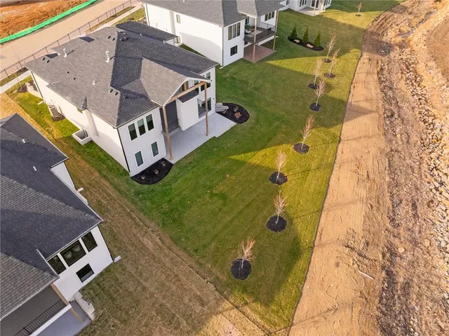 $989,900 | 11233 South Sunray Drive, Olathe, KS 66061