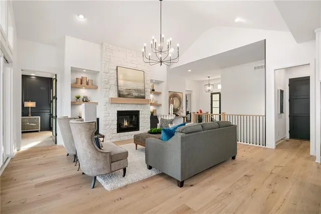 $989,900 | 11233 South Sunray Drive, Olathe, KS 66061