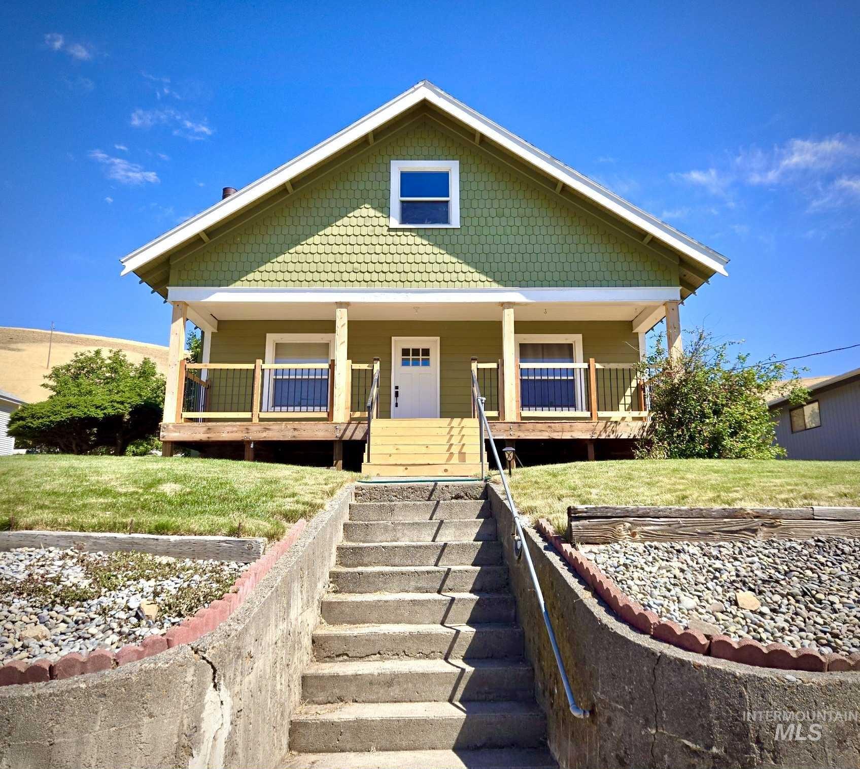 1549 Main Street Pomeroy, WA 99347 - Photo 1 of 1 Bungalow featuring a porch and a front lawn