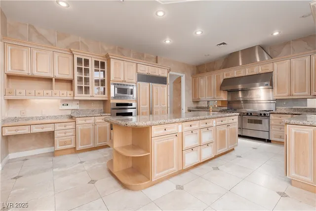 $1,900,000 | 9008 Emerald Hill Way, Las Vegas, NV 89117