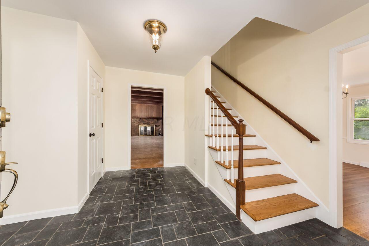 2335 Dorset Road Columbus, OH 43221 - Photo 3 of 46 Gallery Image 3