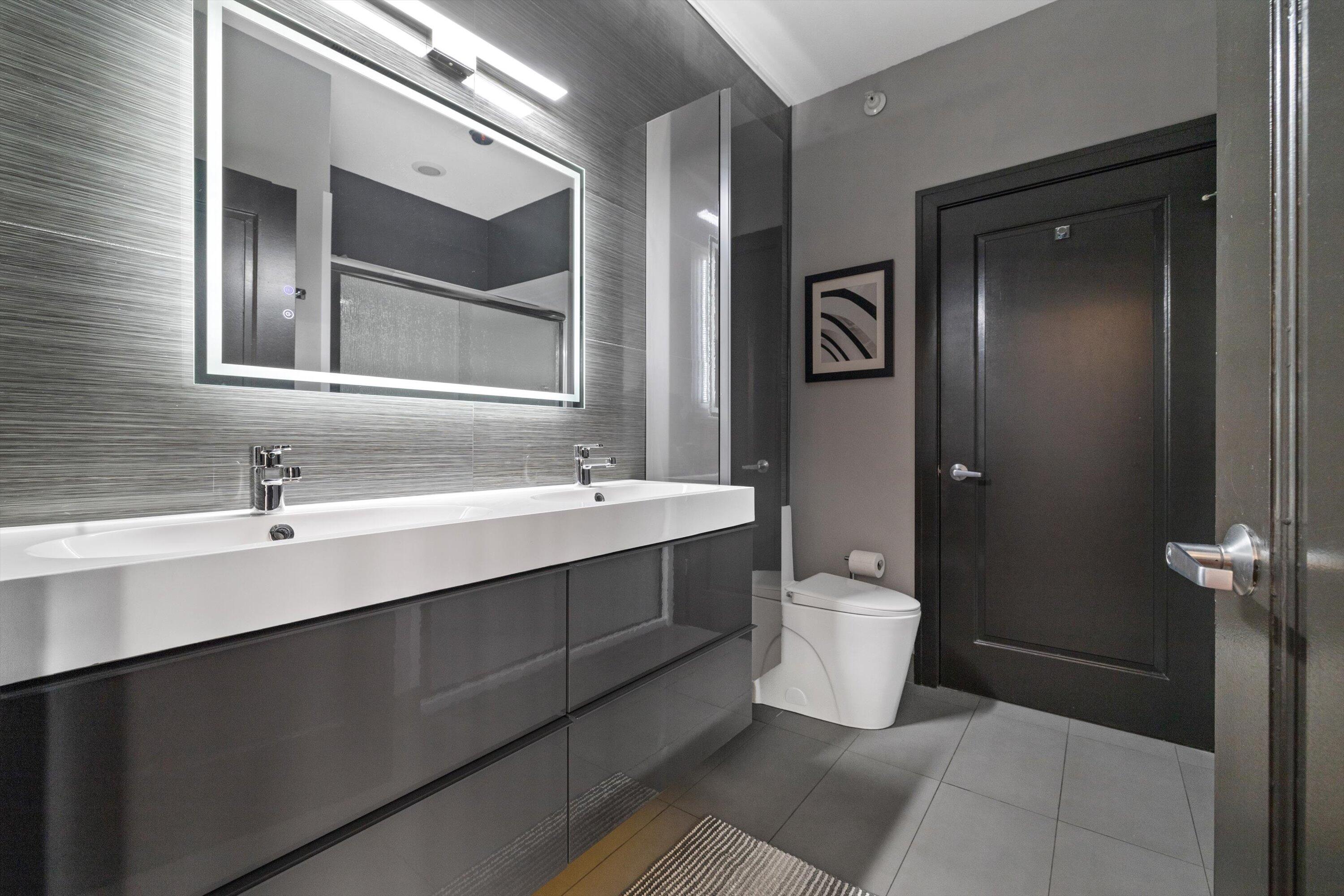 141 Main Street, Unit 430 Racine, WI 53403 - Photo 23 of 41 Updated Bathroom