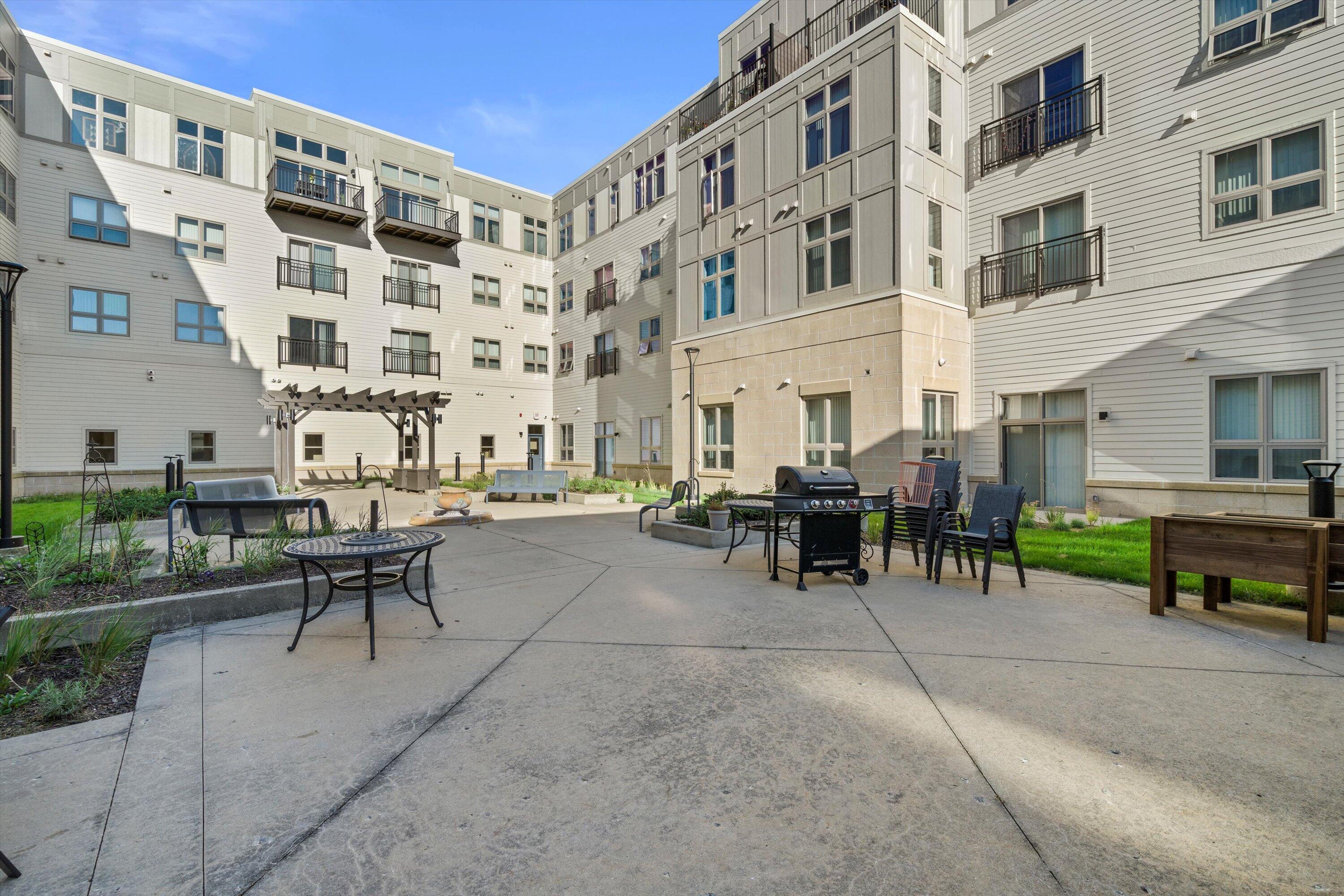 141 Main Street, Unit 430 Racine, WI 53403 - Photo 31 of 41 Community Courtyard