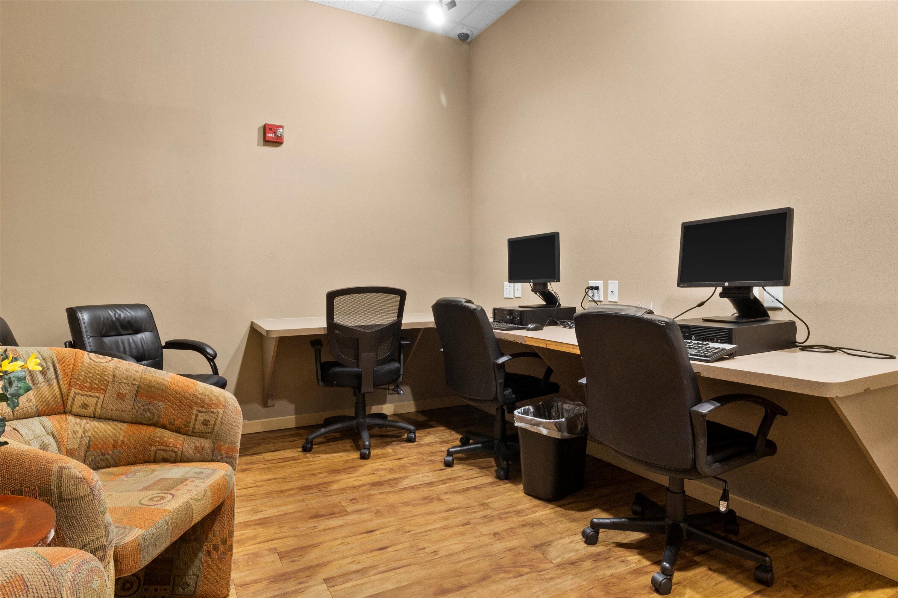 141 Main Street, Unit 430 Racine, WI 53403 - Photo 38 of 41 Common Office Space