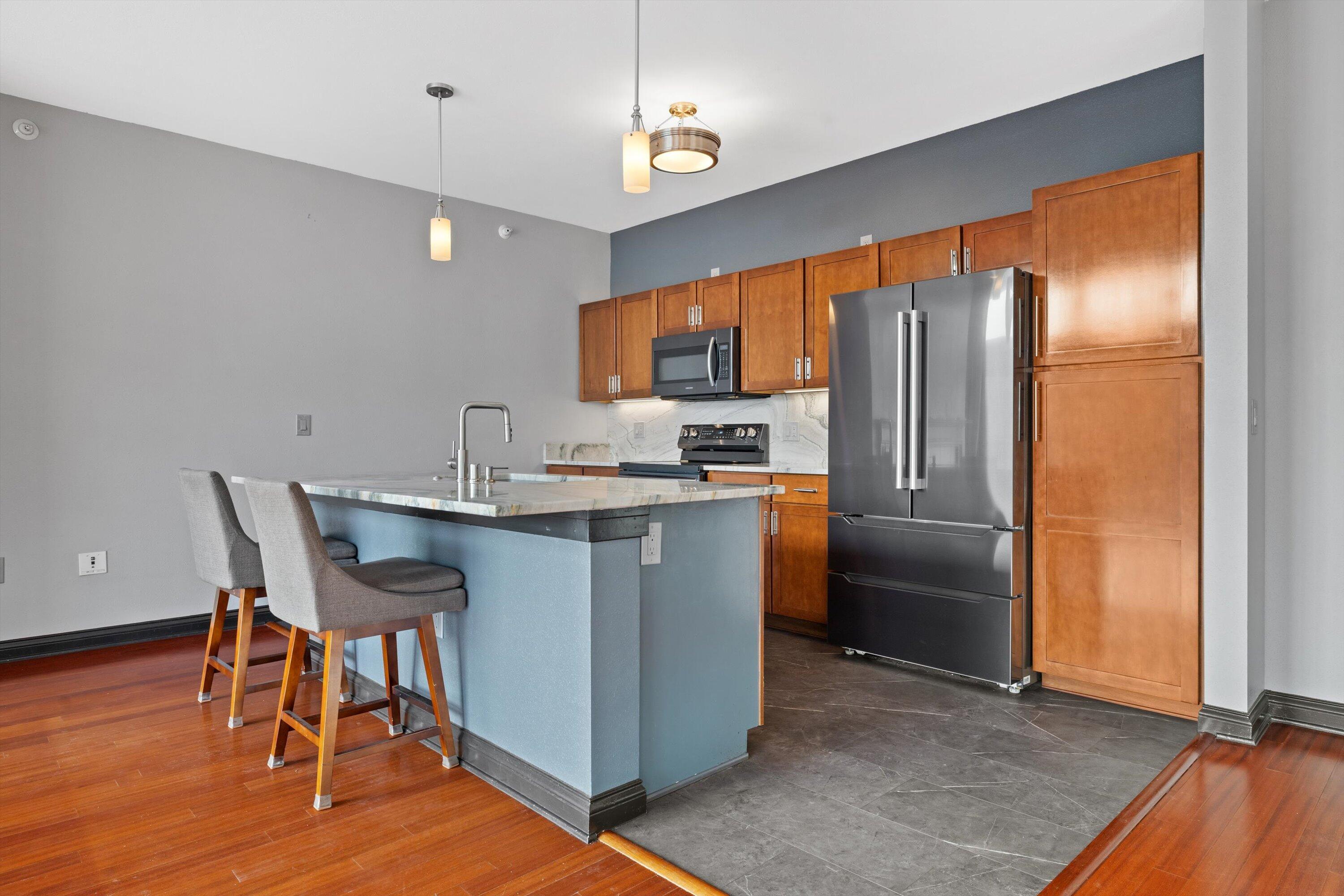 141 Main Street, Unit 430 Racine, WI 53403 - Photo 6 of 41 Updated Kitchen