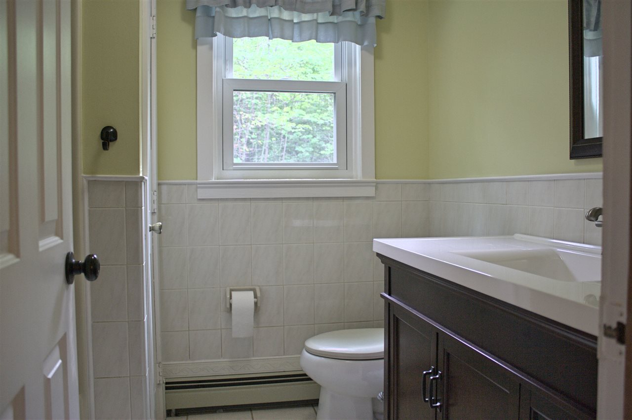 41 Greenwood Road Weare, NH 03281 - Photo 11 of 27