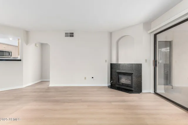 $1,975 | 5104 North 32nd Street, Unit 332, Phoenix, AZ 85018