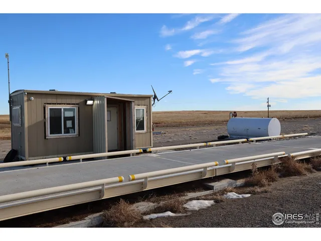 a view of a terrace with sky view