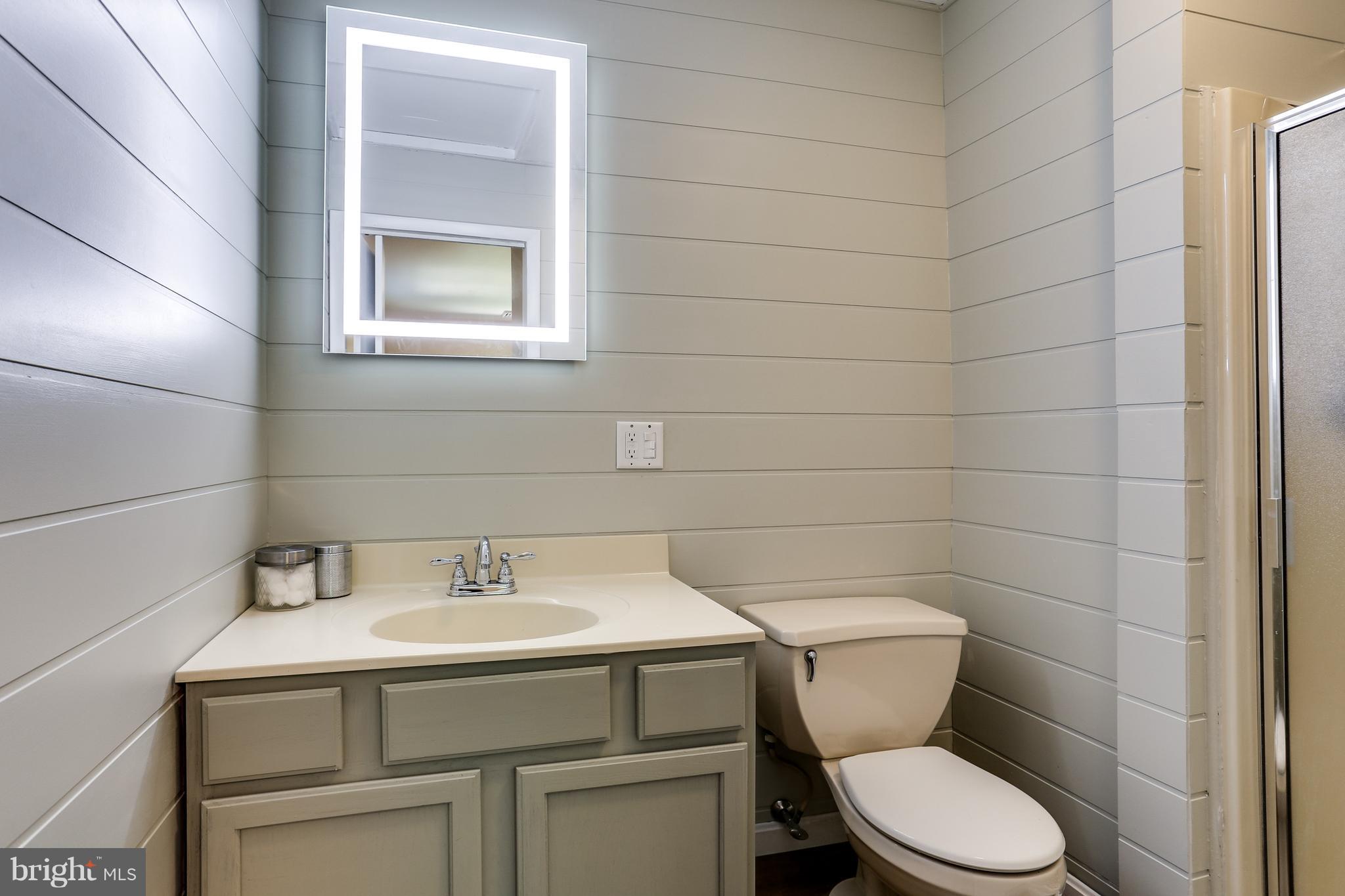 5175 Green Bridge Road Dayton, MD 21036 - Photo 17 of 30 Full Hall Bath