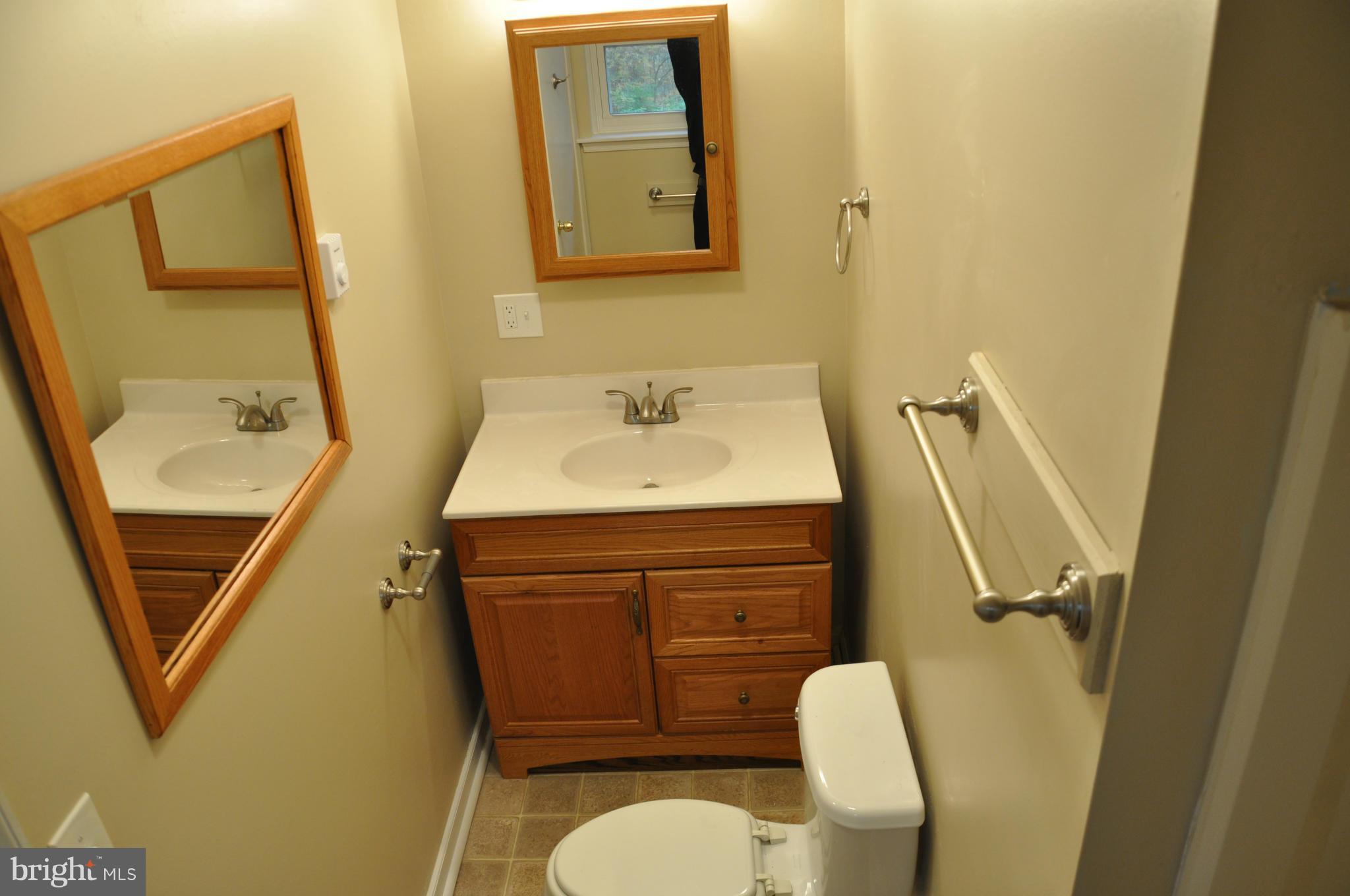 2703 Indian Run Road Amissville, VA 20106 - Photo 12 of 27 Bath