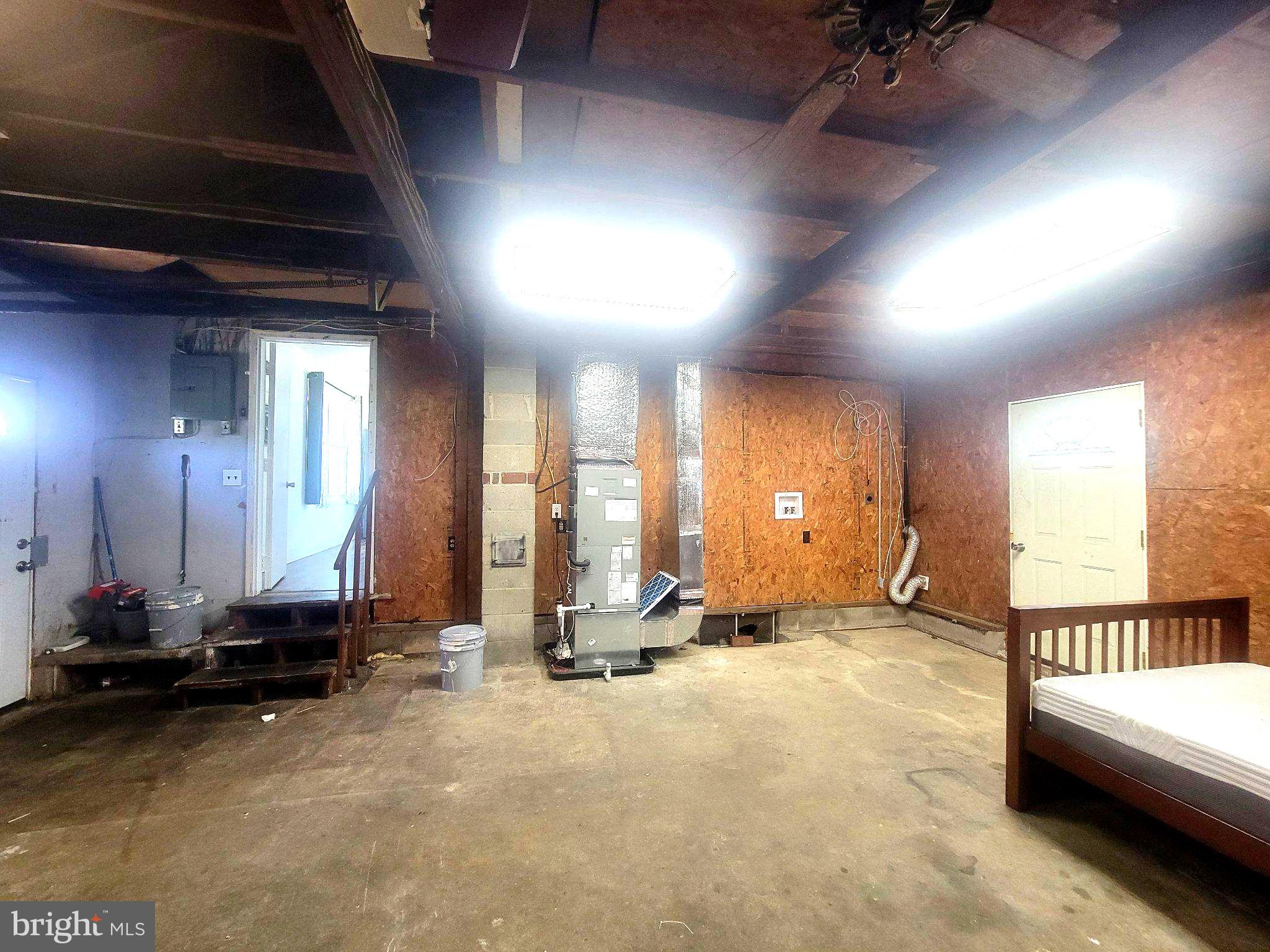 4658 White Marsh Road Madison, MD 21648 - Photo 11 of 25 Spacious room with potential awaits.