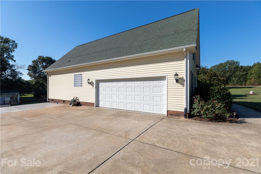 249 Wesley Amaker Road York, SC 29745 - Photo 3 of 40 Gallery Image 3