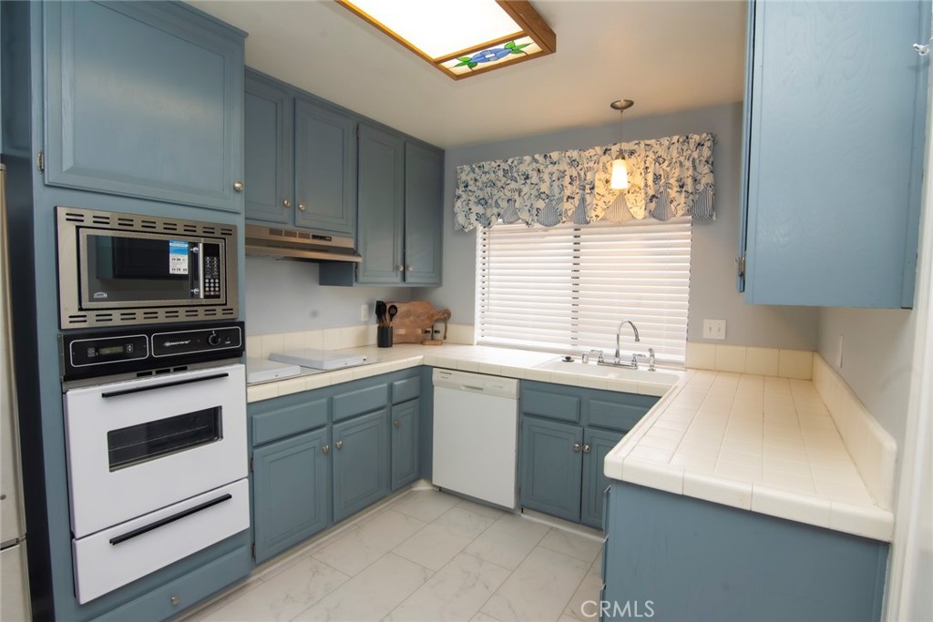 2944 Hyde Park Circle Riverside, CA 92506 - Photo 12 of 46