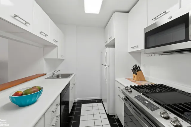 $885,000 | 2373 Broadway, Unit 935 | Upper West Side