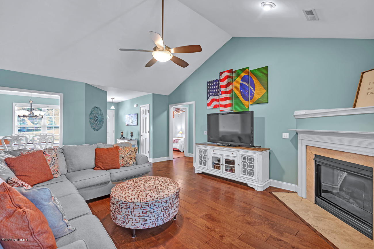 1049 Washington Acres Road Hampstead, NC 28443 - Photo 11 of 40 Living Room