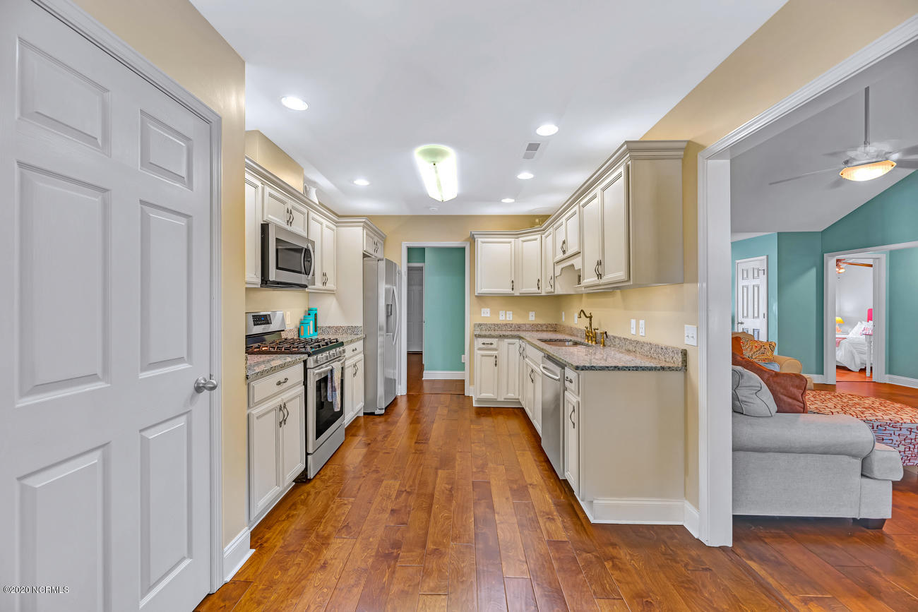 1049 Washington Acres Road Hampstead, NC 28443 - Photo 12 of 40 Kitchen