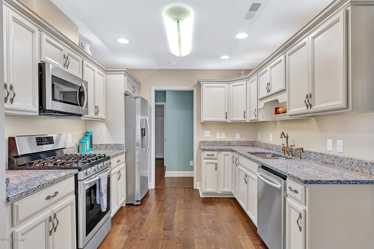 1049 Washington Acres Road Hampstead, NC 28443 - Photo 13 of 40 Kitchen