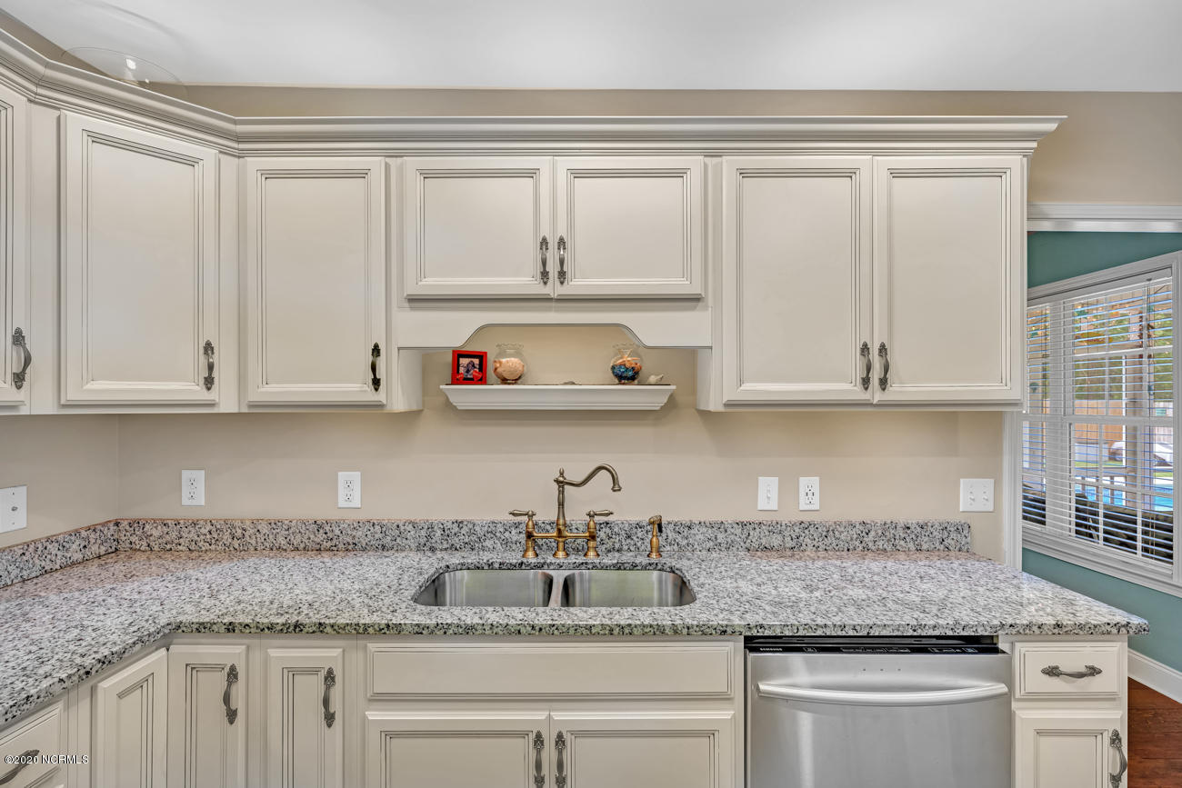 1049 Washington Acres Road Hampstead, NC 28443 - Photo 15 of 40 Kitchen