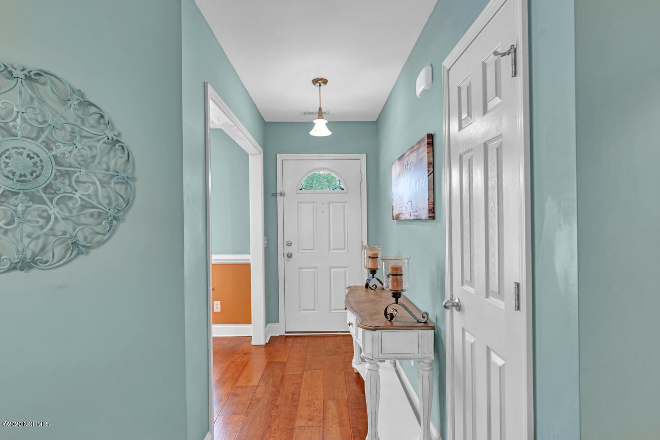 1049 Washington Acres Road Hampstead, NC 28443 - Photo 6 of 40 Entryway