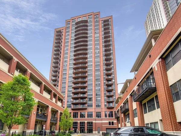 $460,000 | 330 North Jefferson Street, Unit 409, Chicago, IL 60661