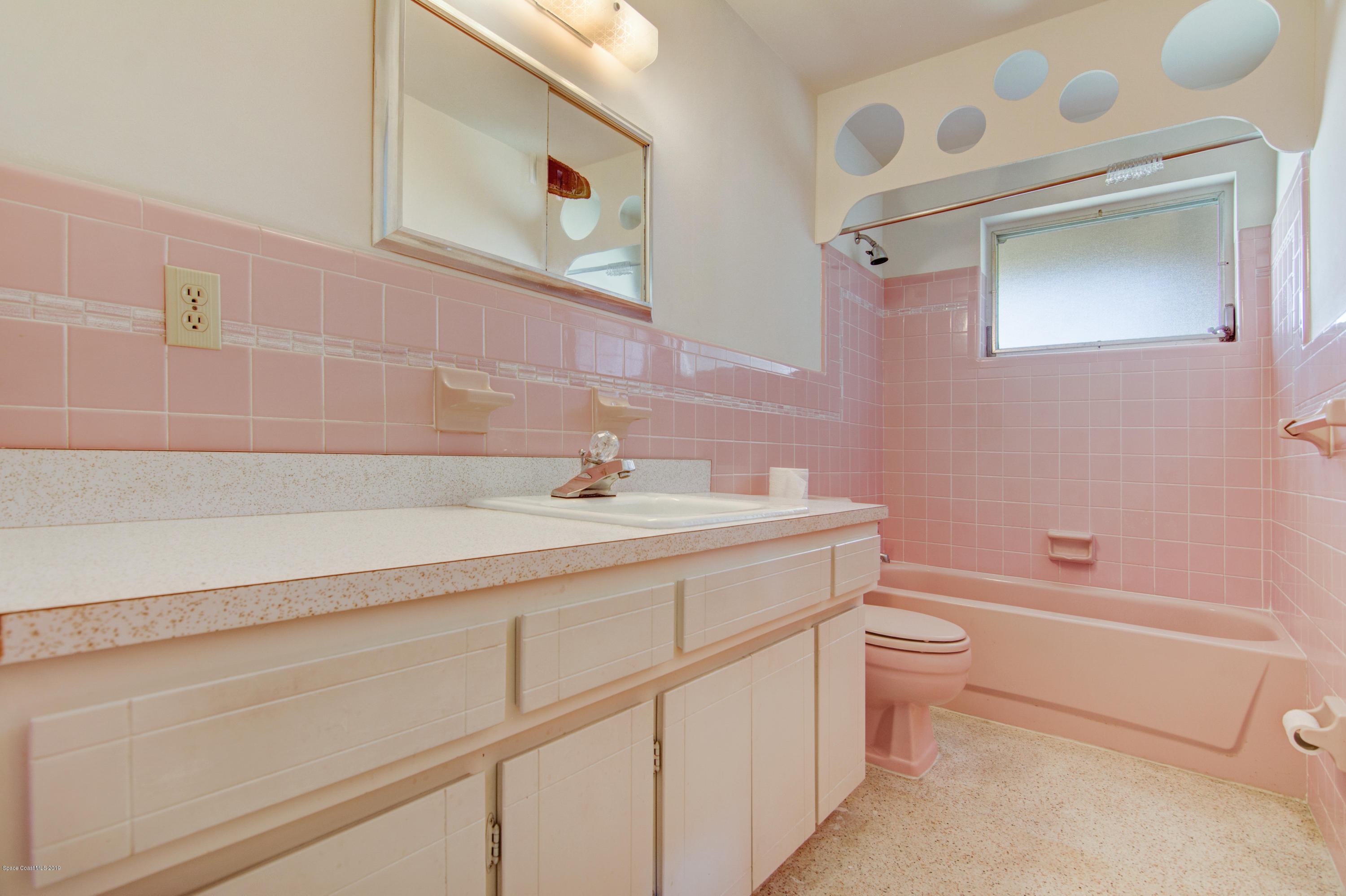757 Nassau Road Cocoa Beach, FL 32931 - Photo 5 of 11 Bathroom