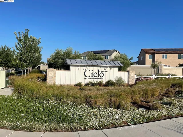 $799,999 | 5611 Trinity Lakes Lane, Antioch, CA 94531