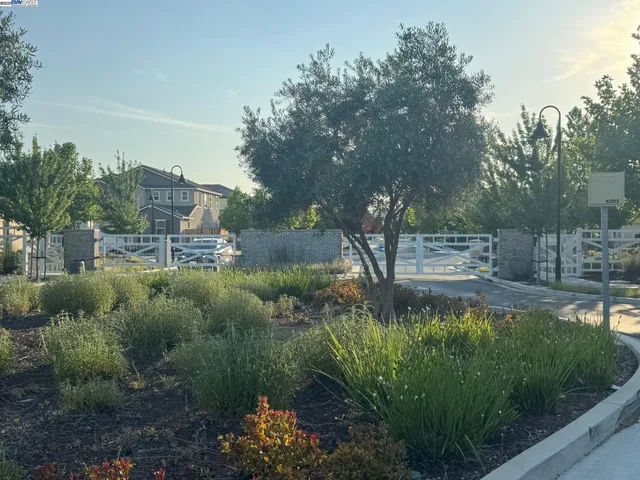 $799,999 | 5611 Trinity Lakes Lane, Antioch, CA 94531