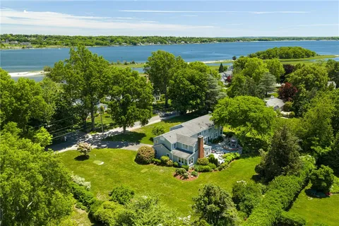 $2,250,000 | 9 Stone Tower Lane, Barrington, RI 02806