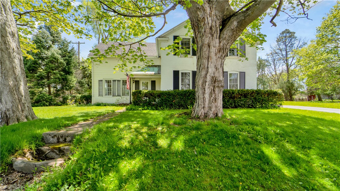 Welcome to 150 William Kidder Rd! Front view of th