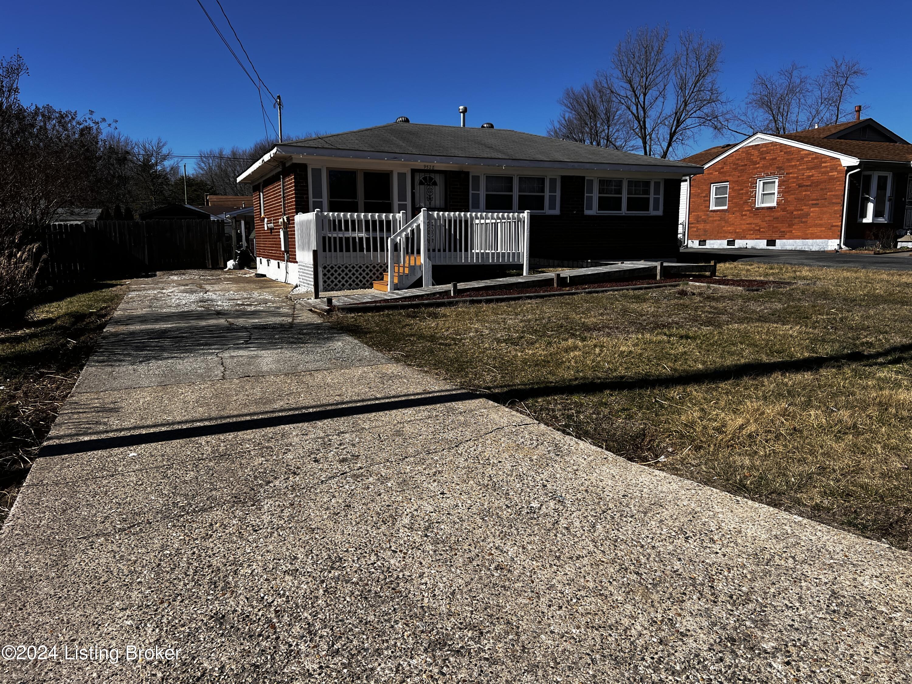9528 Maple Road Louisville, KY 40229 - Photo 5 of 34 IMG_4296