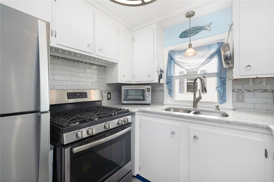96 Rome Avenue Providence, RI 02908 - Photo 12 of 24