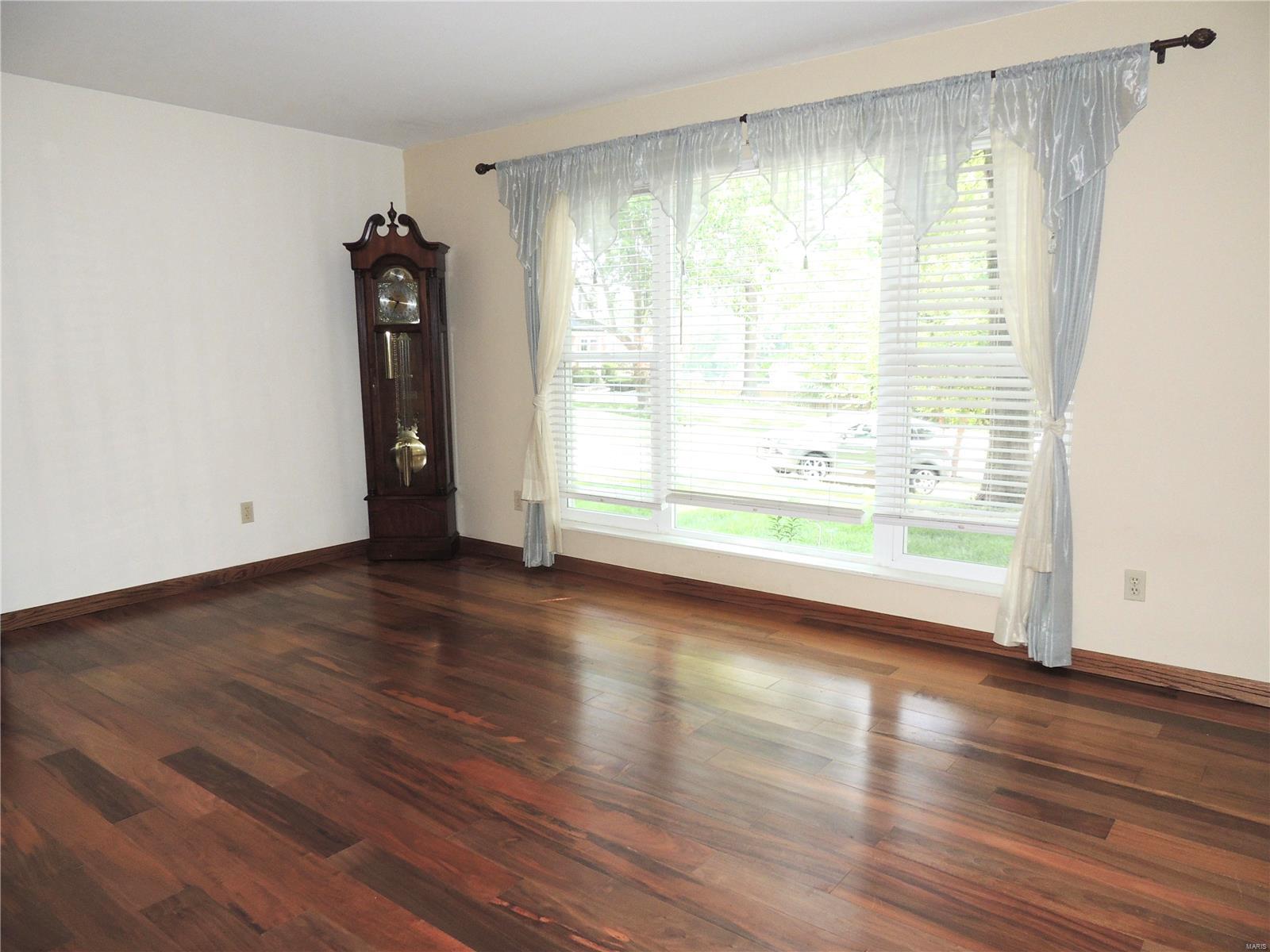 319 Blue Ridge Pl Court Ballwin, MO 63011 - Photo 9 of 50 Gallery Image 9