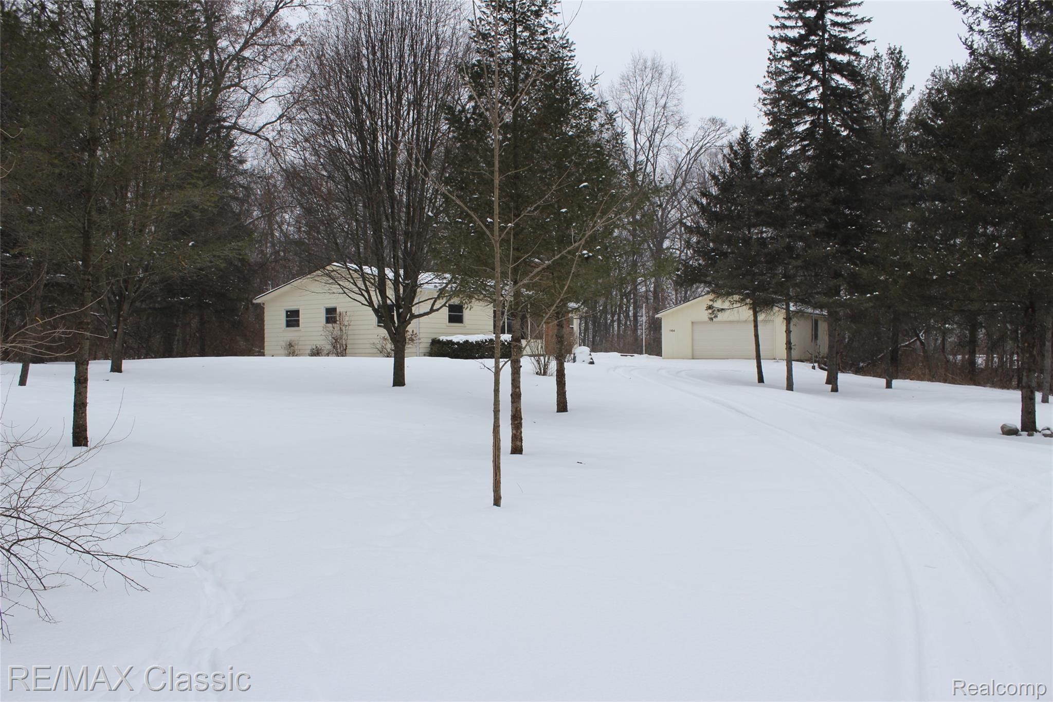 1164 Mower Road Pinckney, MI 48169 - Photo 22 of 25 IMG_9624.JPG