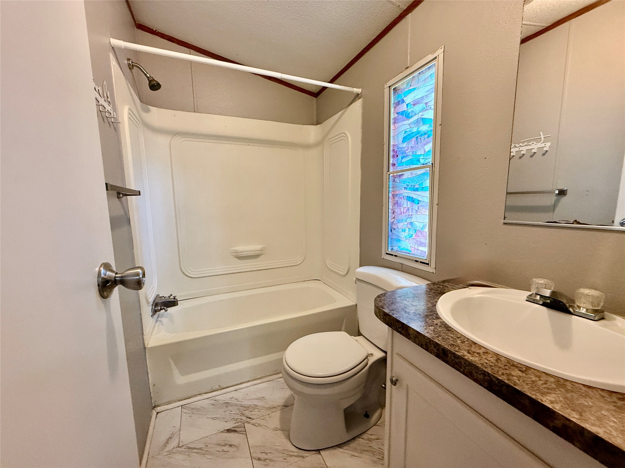 102 Western Way Angleton, TX 77515 - Photo 28 of 40 Guest Bath