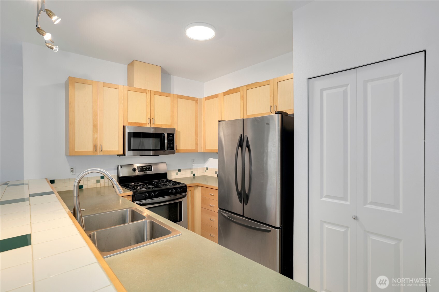 7410 Newcastle Golf Club Road, Unit G Newcastle, WA 98059 - Photo 16 of 39