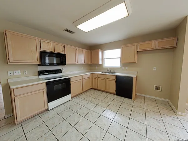 $1,600 | 8503 Shooting Quail, San Antonio, TX 78250