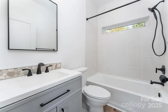 $675,000 | 131 Dalton Court, Lake Lure, NC 28746