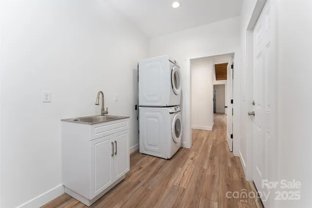 $675,000 | 131 Dalton Court, Lake Lure, NC 28746