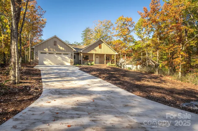 $675,000 | 131 Dalton Court, Lake Lure, NC 28746